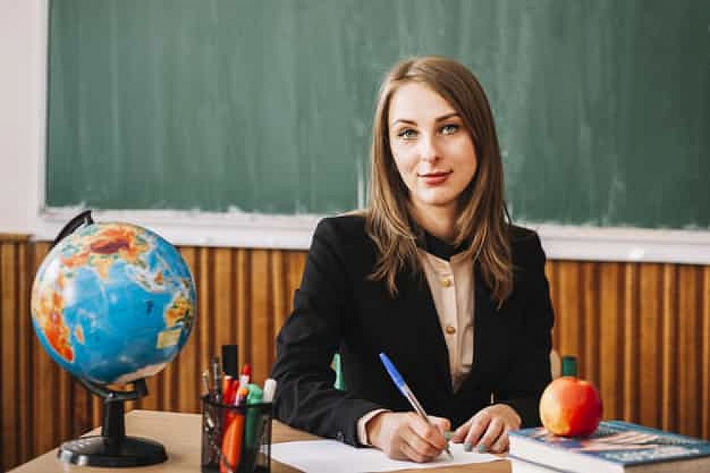 Kokia priemonė, jūsų nuomone, efektyviausiai padėtų pritraukti jaunus mokytojus dirbti Lietuvos  regionų mokyklose?