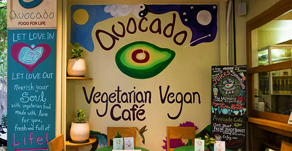 How satisfied are you with the selection of vegetarian and vegan food options at your university cafeteria?